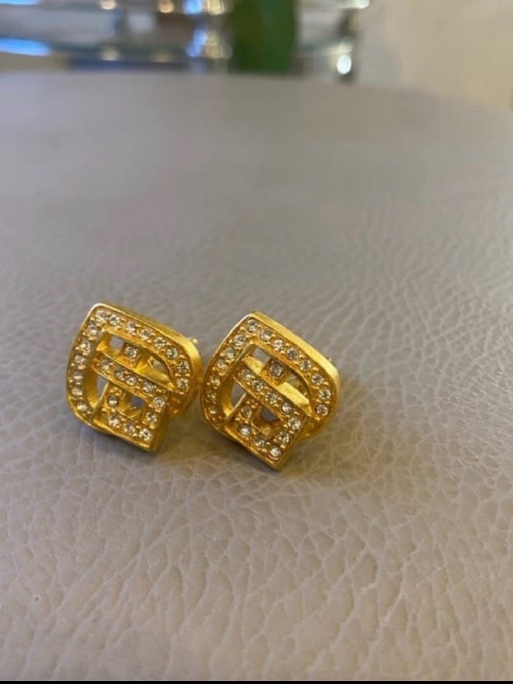 Vintage Signed Linda Levinson Earrings Gold Tone Clip On Rhinestones